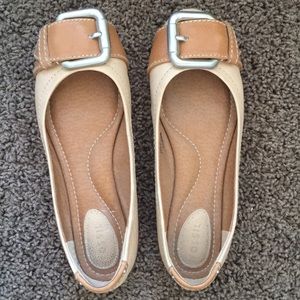 Fossil flat tan shoes with buckle. Gently used.